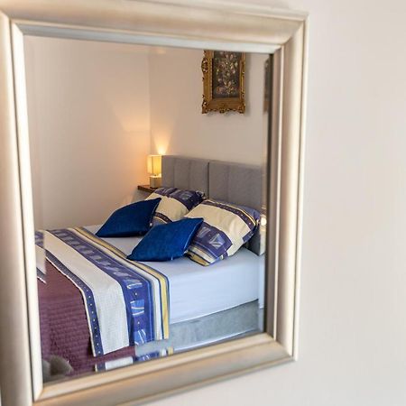 Self Check-In Apartment With Jacuzzi מוסטר מראה חיצוני תמונה
