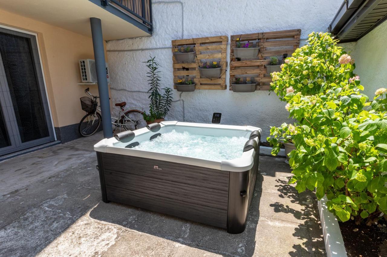 Self Check-In Apartment With Jacuzzi מוסטר מראה חיצוני תמונה