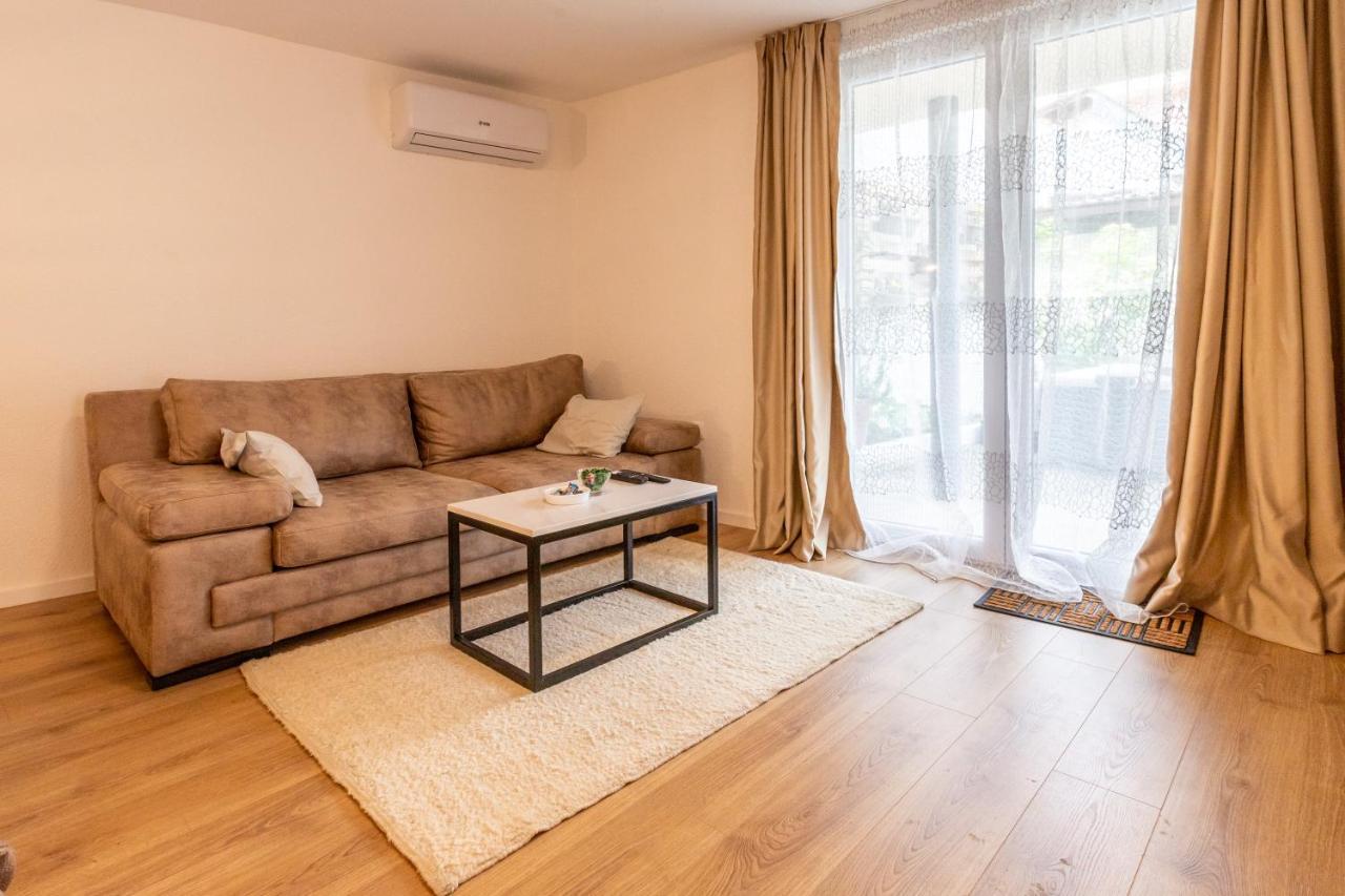 Self Check-In Apartment With Jacuzzi מוסטר מראה חיצוני תמונה