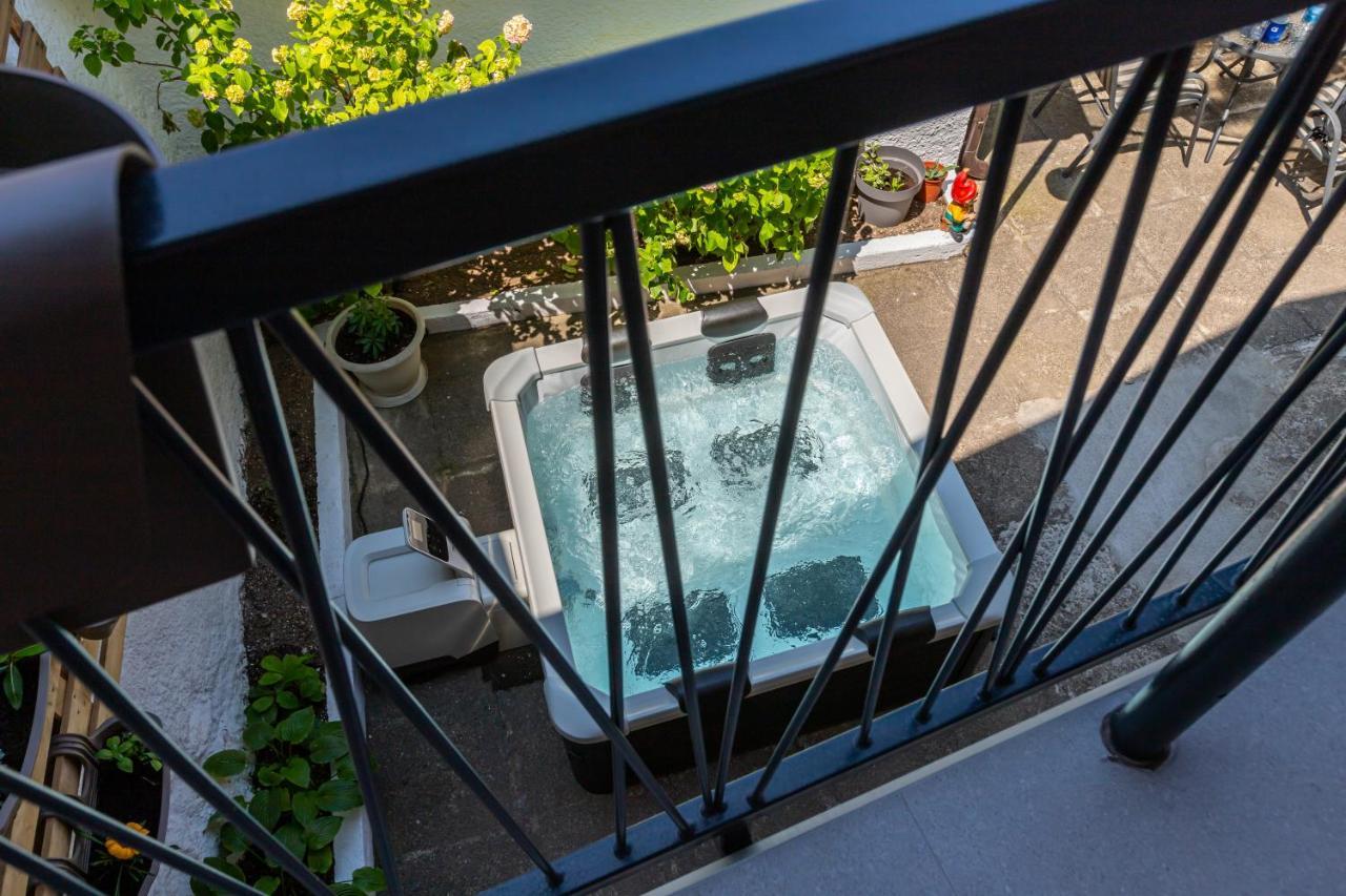 Self Check-In Apartment With Jacuzzi מוסטר מראה חיצוני תמונה