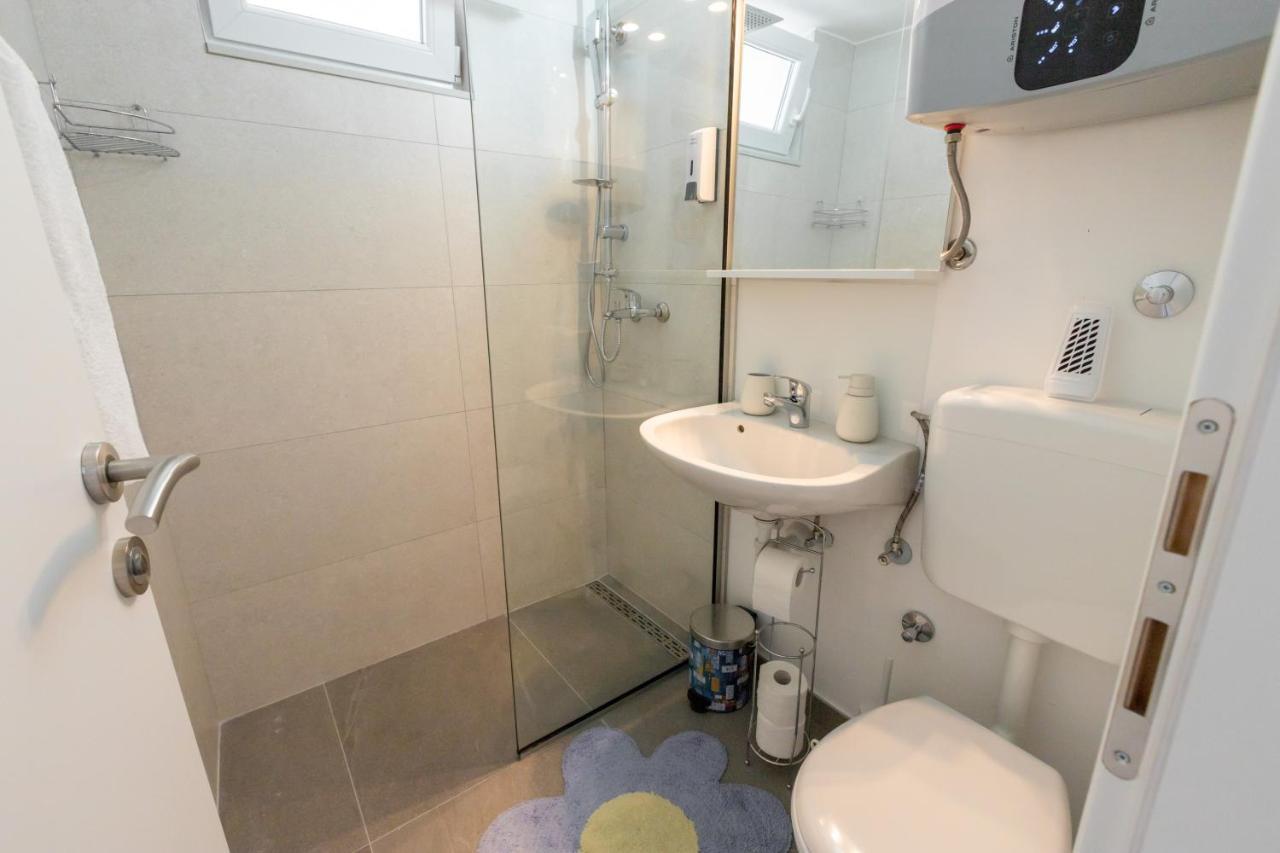 Self Check-In Apartment With Jacuzzi מוסטר מראה חיצוני תמונה