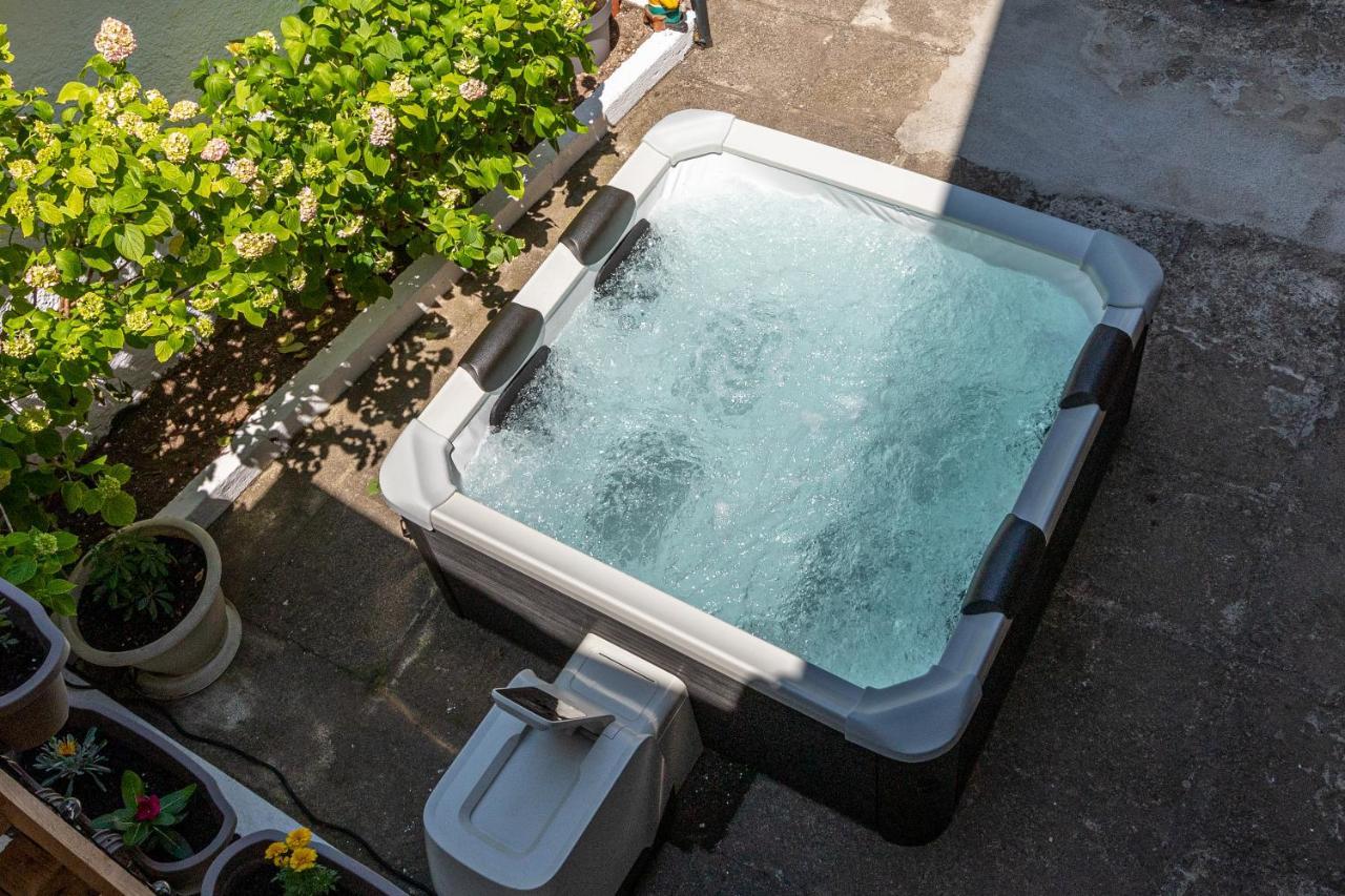 Self Check-In Apartment With Jacuzzi מוסטר מראה חיצוני תמונה
